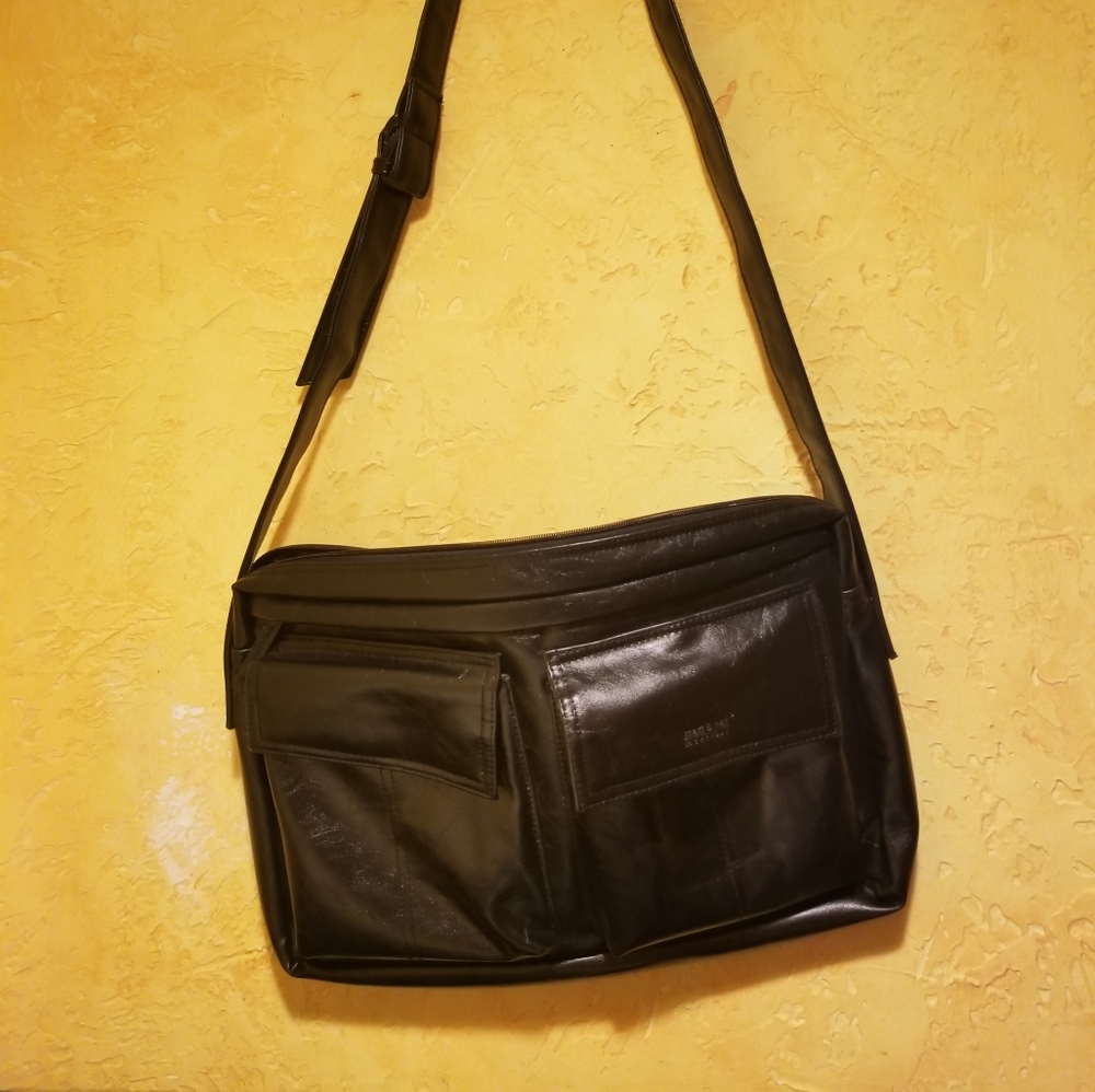 *Rare* Matt & Nat Black Laptop/Messenger Bag Like N… Gem
